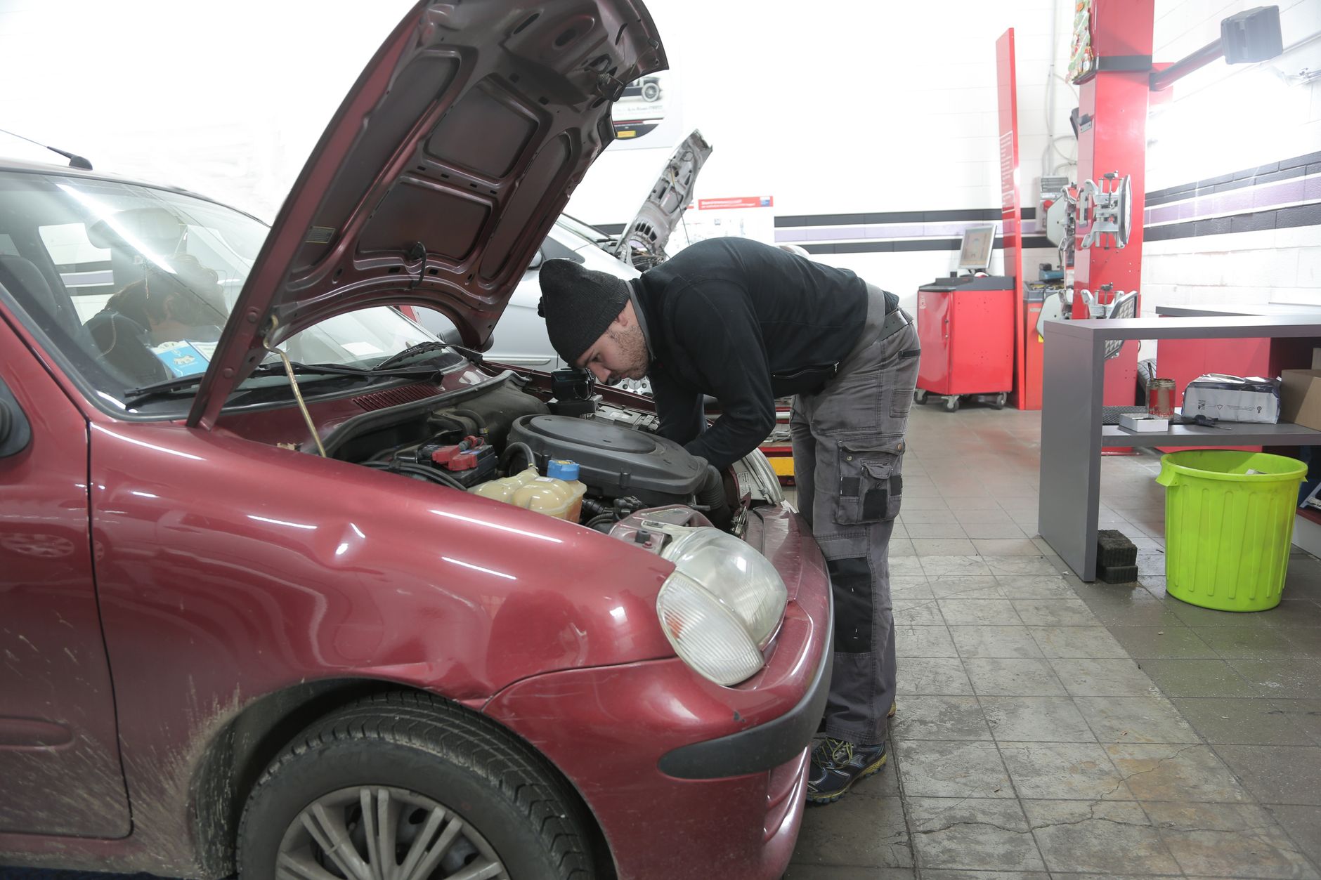 Réparation voiture équipe à Lille